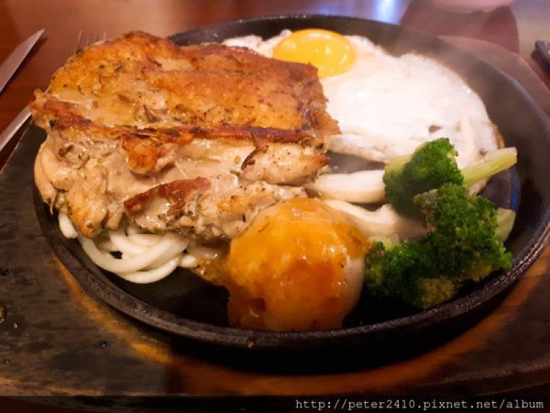 【台北】injoy X 獨特牛排館二訪│雞排嫩軟絲鮮│自助吧樣式豐富