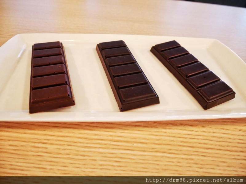 品黑台北大安店，巧克力控衝啊！巧克力磚做的100%熱巧克力，東區必喝飲品，＠瑪姬幸福過日子