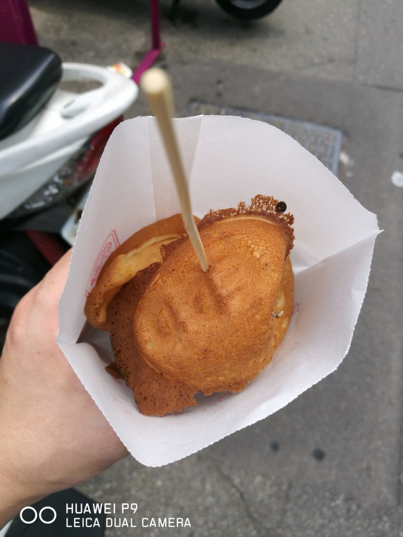 [台中] 向上市場雞蛋糕 不能拍照一個人限制只能買40元（好像沒限制？） 的超好吃熱呼呼的鬆軟雞蛋糕