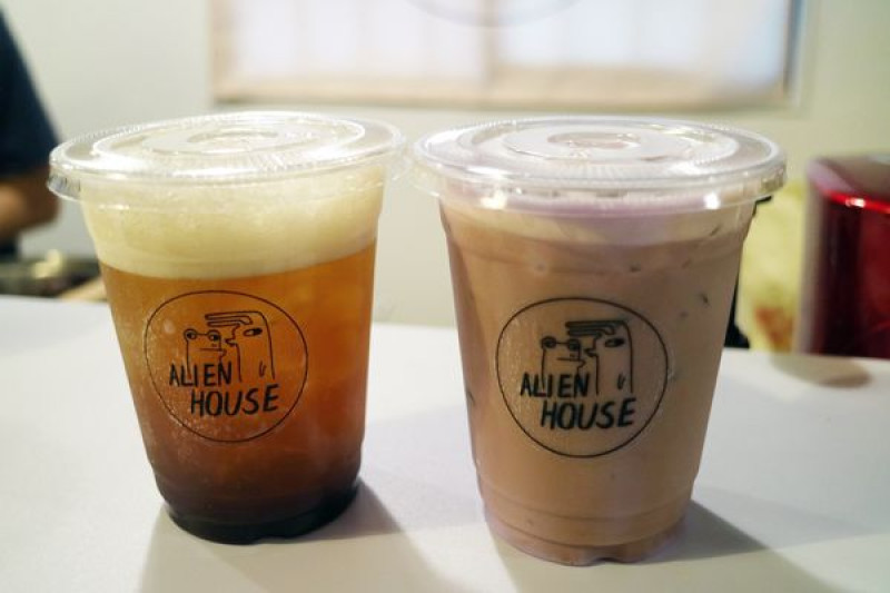 高雄苓雅區=<食>Alien House~網美打卡大片粉紅牆＊外星人飲品好吸睛＊紫薯黃薯當日現蒸＊文化中心附近特色店家=
