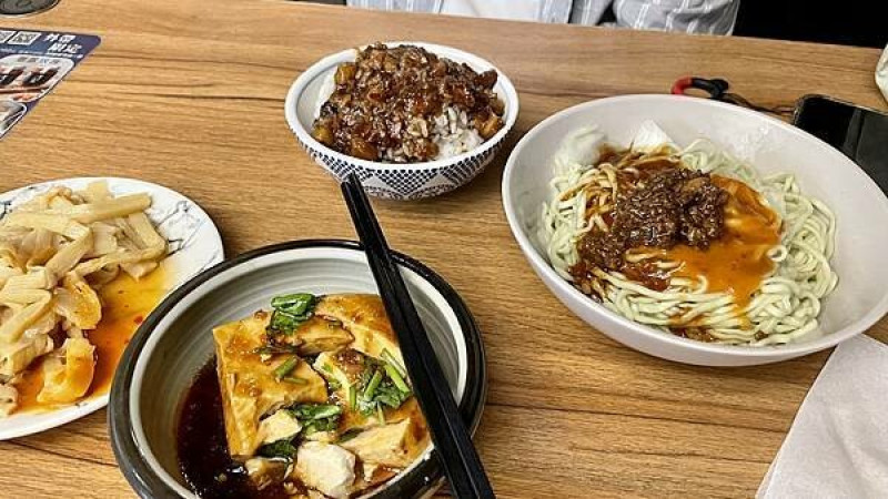 桃園大溪-媒體報導特色辣醬特色滷味-乾麵居