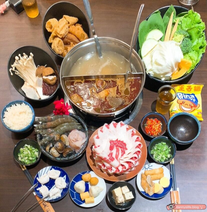 臭到府 │基隆美食•越臭越好吃！麻辣臭豆腐鴛鴦鍋專賣店 - 丹尼的吃喝玩樂