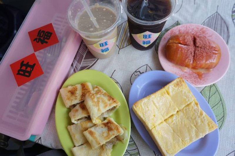【台南北區】『旺福早.午.點 手工蛋餅』～讓人期待的隱藏版早餐，乖乖厚片濃濃童年回憶，手工蛋餅＋獨家辣椒醬好正！