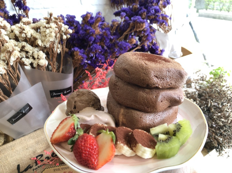 桃園市桃園區．甜點｜Nuageクラウド雲朵鬆餅｜入口即化的超綿密舒芙蕾～鄰近桃園車站的下午茶甜點首選！