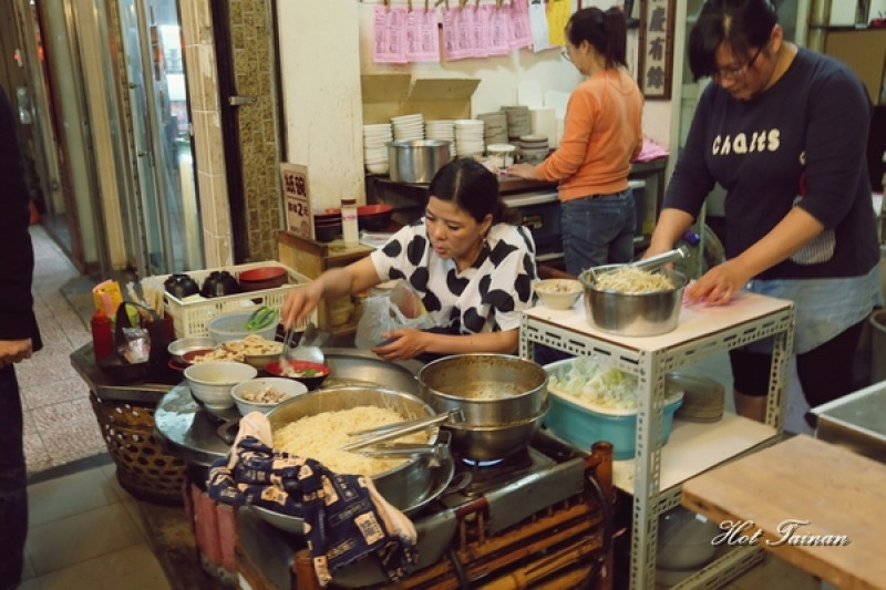 【台南美食】古早味銅板美食！來一碗肥瘦任選的肉燥飯吧：蔡三毛豬血攤        
      