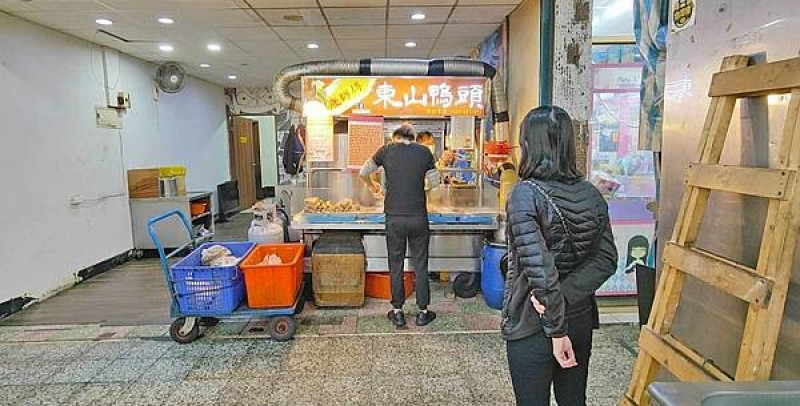 【板橋美食】康博士東山鴨頭｜先滷後炸再滷！入口即化的軟嫩東山鴨頭