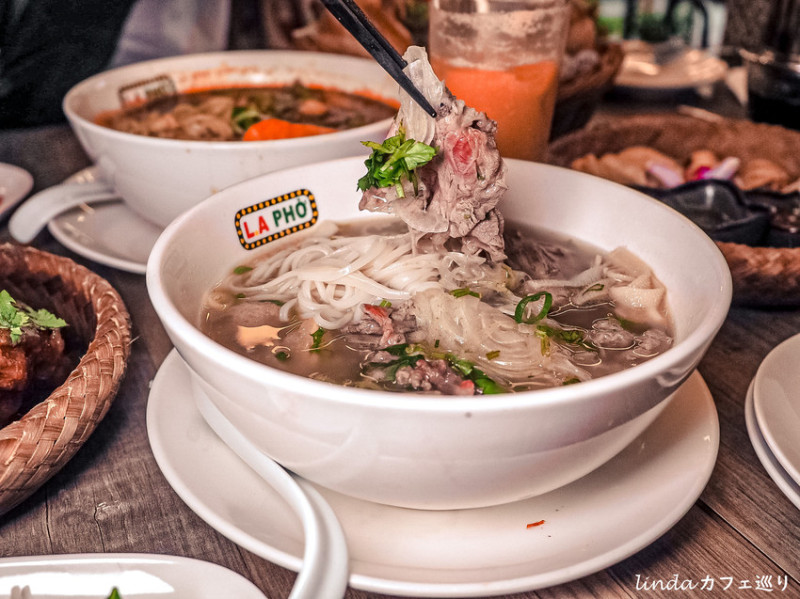 L.A PHO 越南美食餐廳｜必吃招牌火車頭越南河粉，超香濃醇越南滴滴咖啡，餐點份量超足好吃推薦！信義區網美打卡餐廳