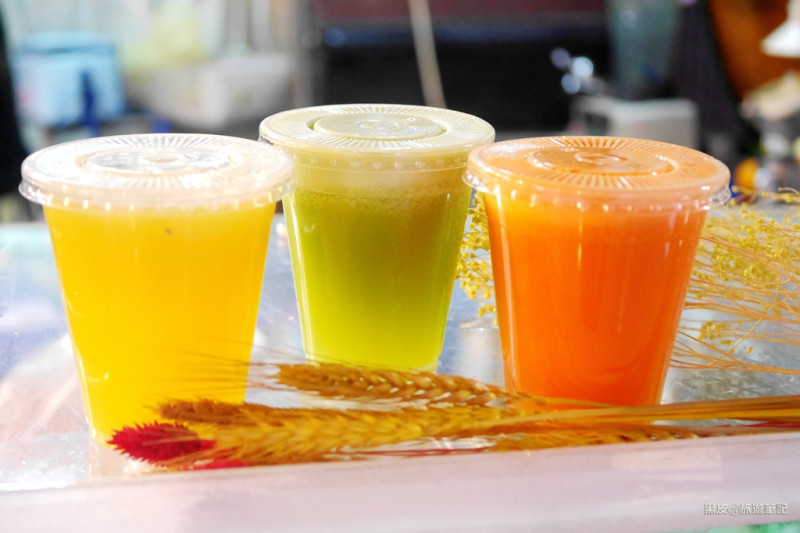 台北。東門市場│無名蔬果汁 . 一間平凡的果汁攤卻連繫著一家人的感情 . 外國人喝了都說讚