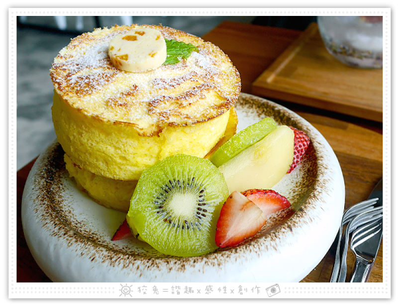 [台南食記] 成真咖啡~三位國際級冠軍咖啡師聯手出擊！限量舒芙蕾鬆餅、創意咖啡！台南IG打卡點！海安路近正興街商圈！
