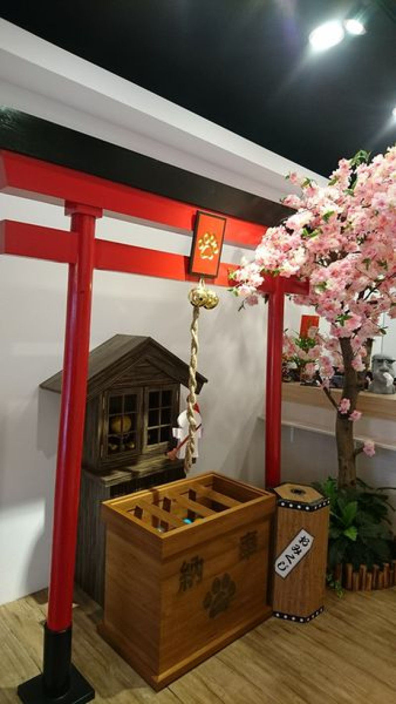 【台中】逢甲出現神社了!!能求籤，還有擁有魔法的櫻花樹 『咔加咔加轉蛋-卡加卡加扭蛋』來拍照玩扭蛋吧~