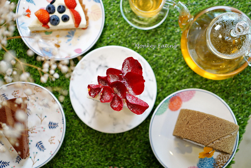 【台中豐原】『Alpha Bakery阿法甜點工作室』。人氣法鬥超萌│療癒系乾燥花│甜點。下午茶│寵物友善餐廳