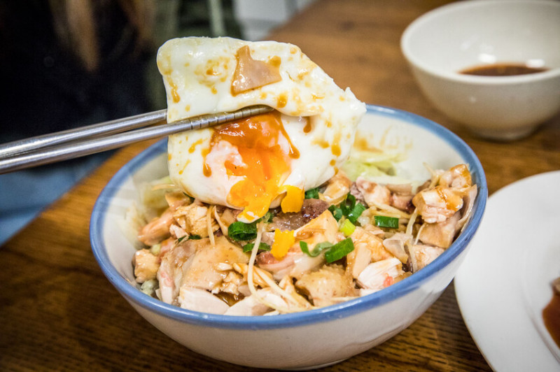 新北市永和區竹林雞肉｜每到用餐時間就大排長龍！在地人大推銷魂鮮嫩雞肉飯