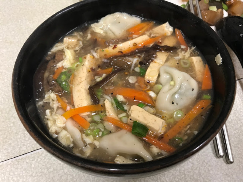 [食記] 新竹 活泉牛肉拉麵。料好實在的酸辣湯餃!一吃上癮!
