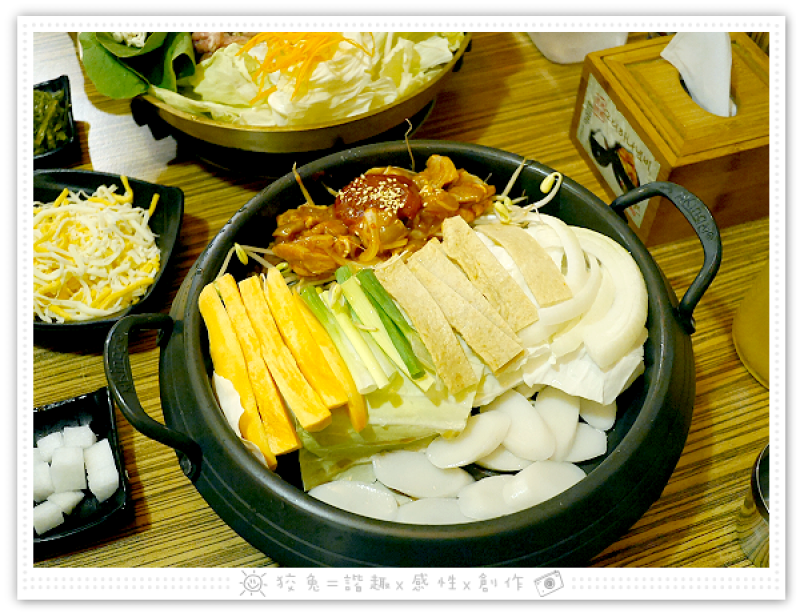 [高雄食記] 銅一鍋~高雄平價韓式料理！大份量鍋物158元起！優質服務免收10%！起司春川雞排鍋、韓國銅板烤肉鍋！三民區排隊店！