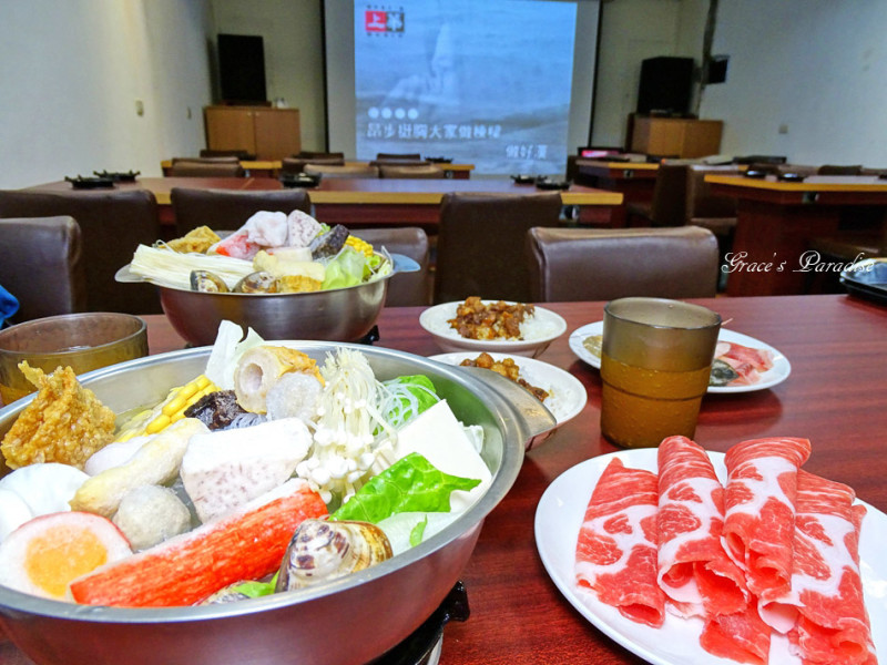 【桃園中壢美食】愛邦您小火鍋-滷肉飯、飲料&冰淇淋吃到飽，還可以免費唱卡拉OK！包場、聚餐歡唱的平價首選