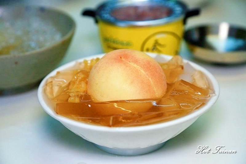 【台南美食】掉落在愛玉冰裡的仙桃，吃了聽說會長生不老喔！？清水堂愛玉冰