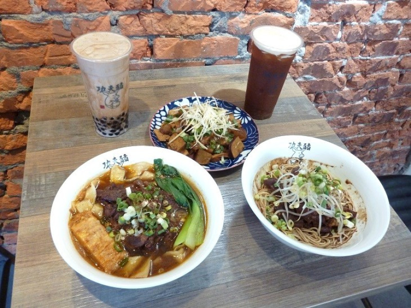 湯頭濃郁,牛肉大塊,令人懷念的滋味-『體驗券』、『功夫豬私廚好麵』体驗心得              