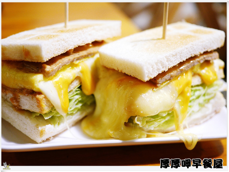 ◊ 驚見超邪惡起司瀑布 止不住的起司岩漿 近期吃過cp值最高的早午餐 ➩ 厚厚呷早餐屋 菜單 板橋早午餐 板橋美食 府中商圈