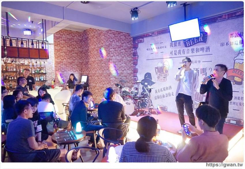 台中不限時KTV，整間餐廳都是你的K歌房~