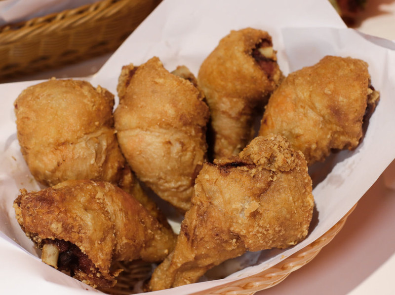 公館美食》IA Captain國際機長，全新台灣古香辣腿排，香辣醃料多汁入味，外送推薦/菜單 - Lexies Blog，寫食派