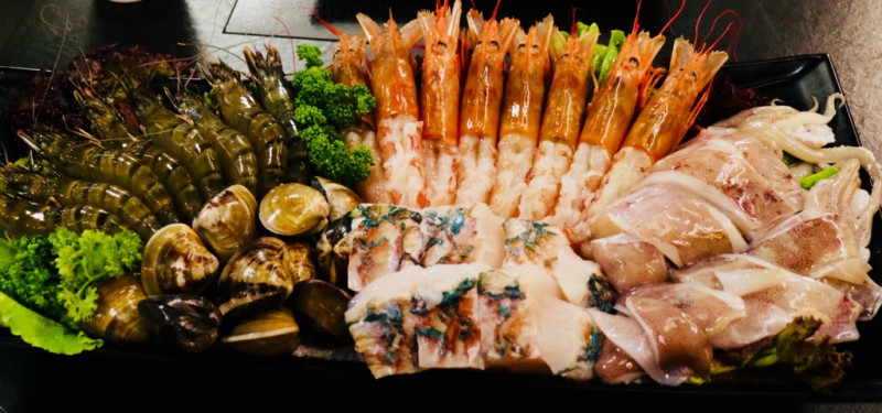 中山區火鍋推薦~"天干物燥-老子今天吃火鍋『台灣火鍋專賣店』",忠孝新生站高CP值火鍋,讚岐烏龍麵及Routin1883果露氣泡水無限享用,夏季吃鍋就是狂~~