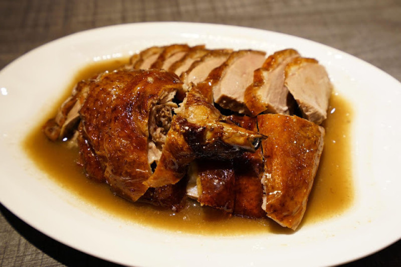 [食記] 台北東區星馬料理-鴨皇閣 DPalace。台北東區最好吃的當歸烤鴨(近忠孝敦化站)
