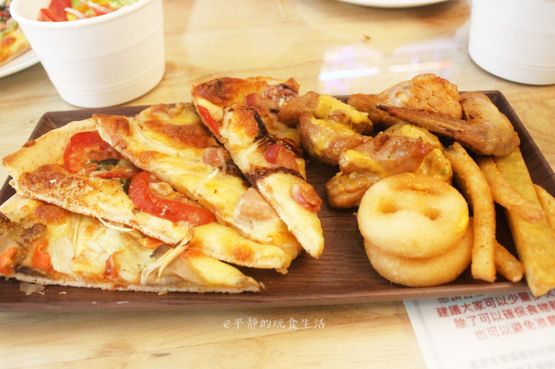 【台中北區】一中街夢幻義米蘭手作披薩炸物吃到飽~蒂芬妮藍舒適裝潢無論聚餐、約會都合適!