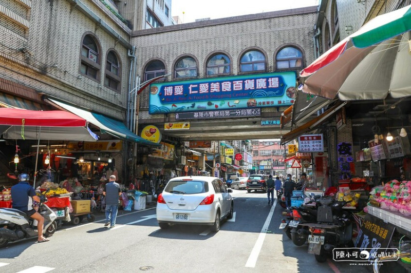 在地超過30年老店，聽說下午都是排隊的盛況！現做甜不辣是招牌