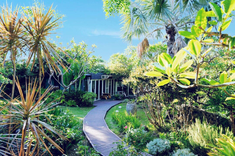 白砂15 墾丁 燦陽豪灑、微雲掠空，在遍地氾濫的陽光下迂迴漫步