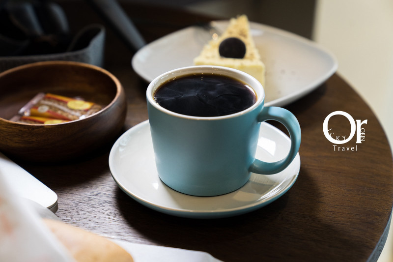 士林咖啡廳｜左巴咖啡，藏在巷子內的咖啡店，烘豆職人精神，每一杯手沖單品咖啡都能有不同層次的驚喜 - 歐奇羅賓的攝影漫步