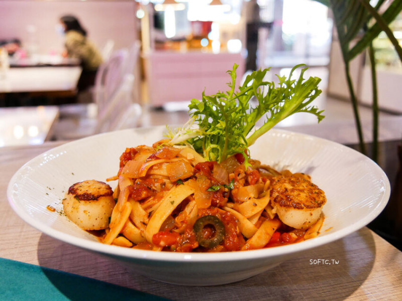 高雄美食推薦》Hovii Cafe●福華飯店好味吃飽吃好IG打卡網美咖啡廳 疫情期間外帶餐盒&雙人套餐