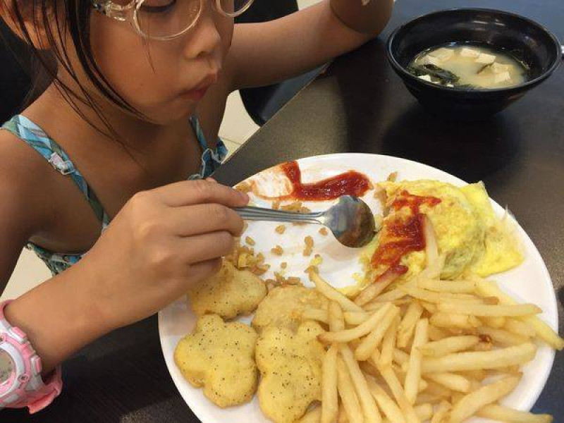 【食】新北--土城，韓丼館，學府路，石鍋、丼飯，葷素皆宜。