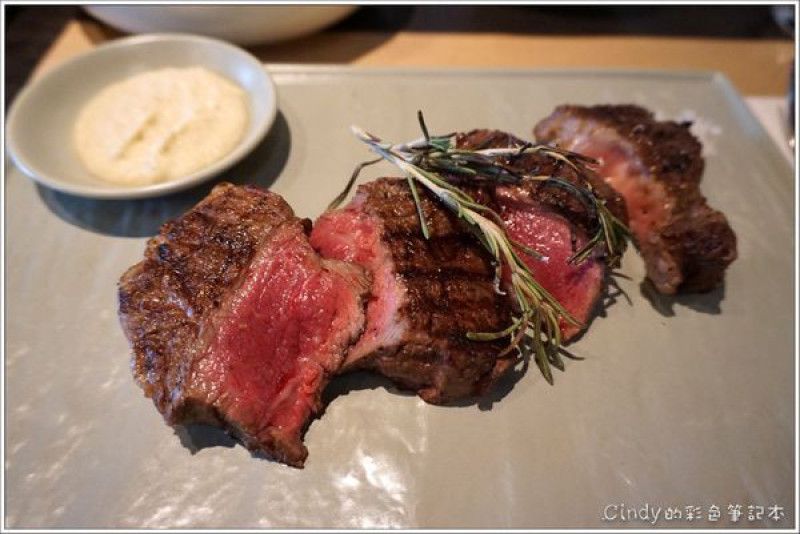 台北信義區【WILDWOOD】米其林主廚開的原木燒烤牛排餐廳‧百貨內享美食好方便!!