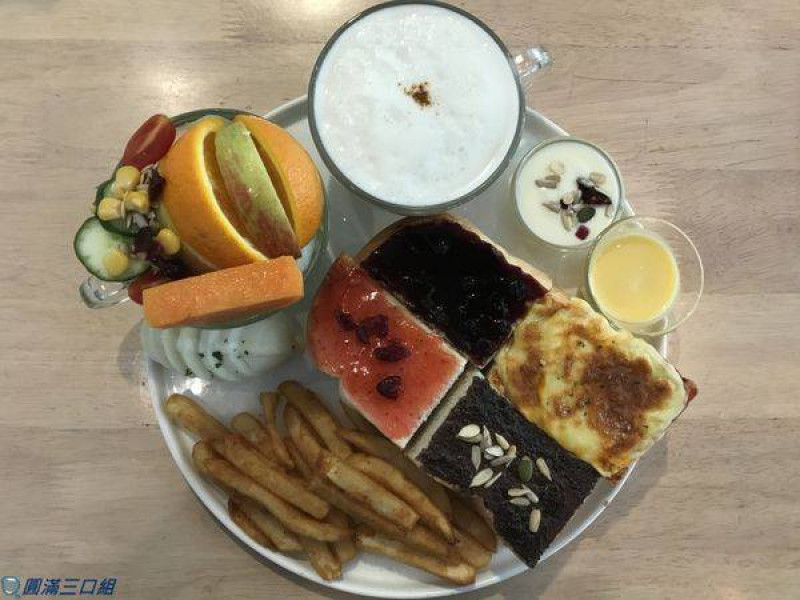 【食記】六吋盤早午餐 -鳳山文中店@有小而巧的精緻路線 也有大而美的彭湃作風