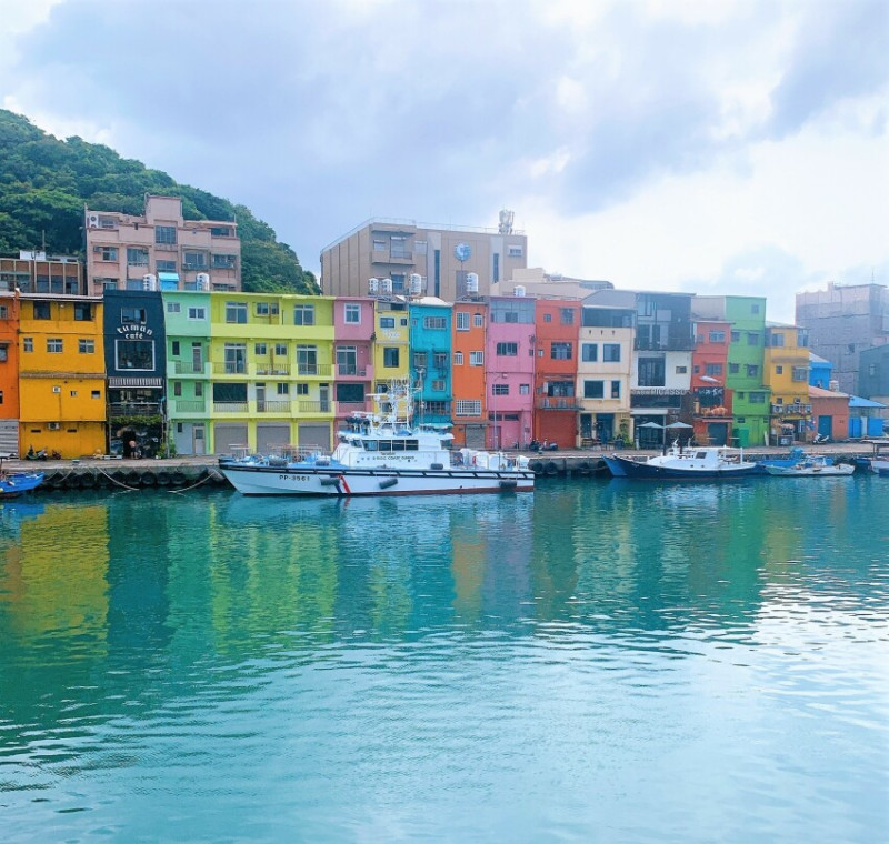 tuman café 圖們咖啡｜超chill美景咖啡｜基隆正濱漁港彩虹屋  在地小卷吉古拉入菜  蹦出創意好滋味