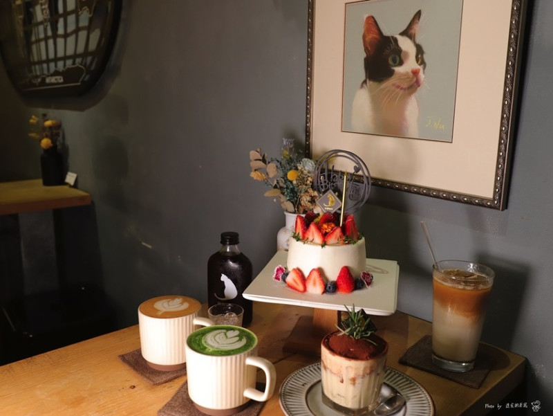 肥貓咖啡：2020草莓季來了！限定款草莓戚風蛋糕.草莓生日蛋糕，給你滿滿的酸甜草莓幸福滋味｜神農街必去咖啡店推薦 - 進食的巨鼠
