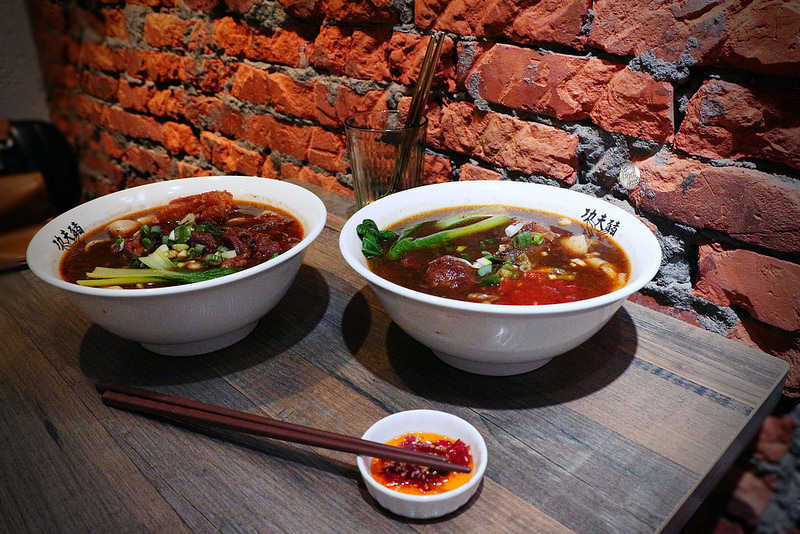 【新店區】功夫豬私廚好麵 - 濃郁牛肉麵 | 手工麵條超入味