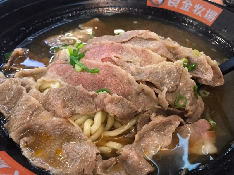 【美食】台中西屯─良金牧場(中科店)─溫體牛肉麵─鮮甜多汁又美味!!!!!─小吃麵館