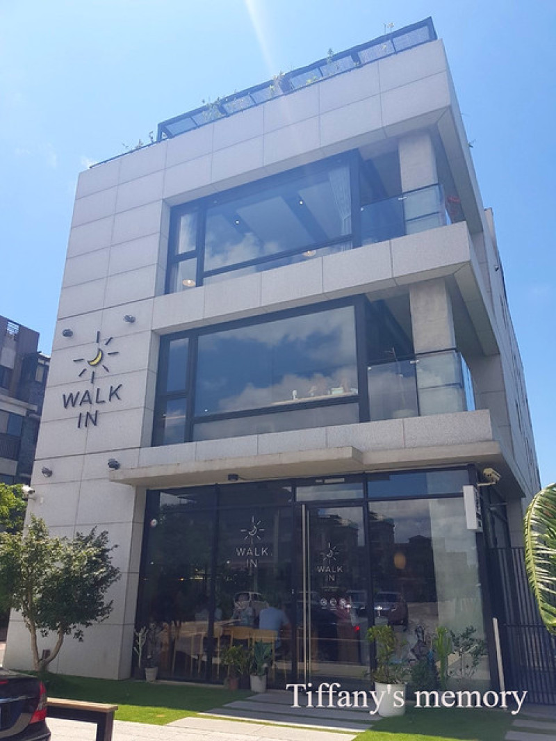 【新北林口】藏身在偏僻靜巷間，清水模4樓獨棟建築，卻總是人潮絡繹不絕的工業風咖啡廳-Walk in cafe