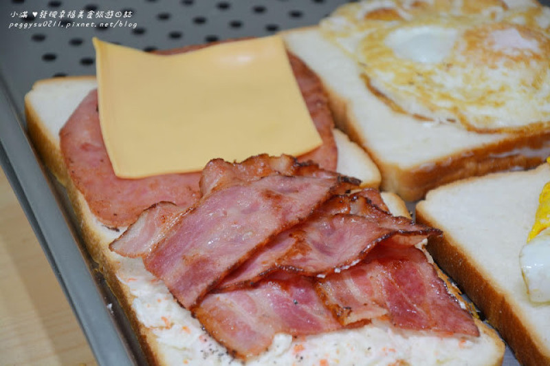 (台北早餐) 晨吉司漢肉排蛋土司 ❤ 安心食材高CP值大份量外帶早餐餐車推薦咖哩肉排蛋土司鮪魚蛋土司