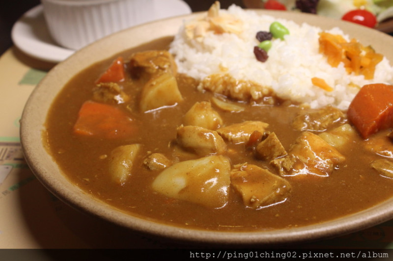 【台中北區】咖哩世典~低調裝潢卻藏著濃厚五種道地風味的咖哩，無論是平日或假日都要排隊！(用餐時間1.5個小時)