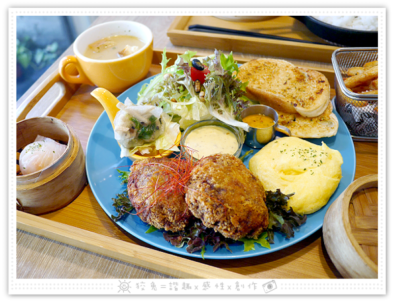 [高雄食記] 博朗西咖啡~史無前例的創意早午餐拼盤！港式蒸籠點心、韓式鐵鍋料理一起來！另有義大利麵！地糖仔相關品牌！