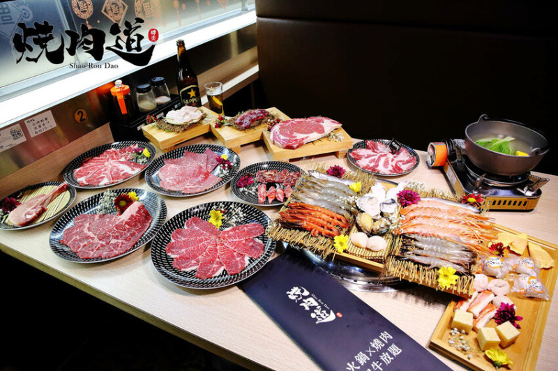 桃園蘆竹燒肉火鍋吃到飽推薦，燒肉道全台第一間軌道送餐，和牛吃到飽千元有找，還有頂級冰淇淋吃到爽！