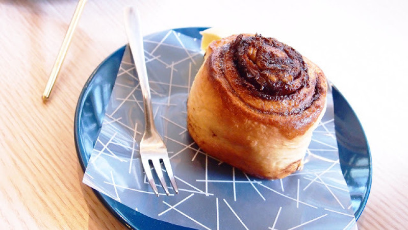 藍伯爵千層，楓糖肉桂捲：給冷鴿手作甜點
