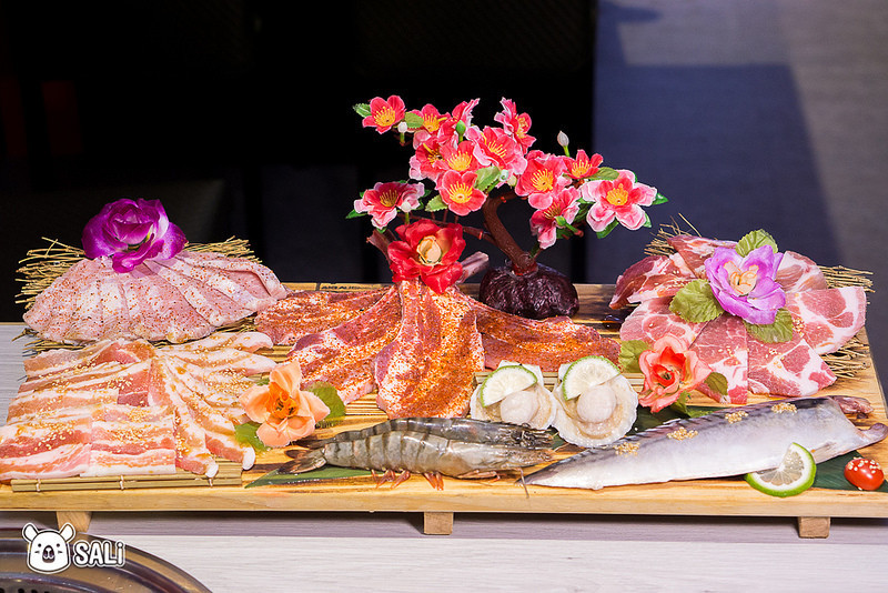 彰化員林 春日部燒肉苑｜員林新店報馬仔  浮誇係燒肉套餐份量十足！白飯、無糖飲品、雞湯還能無限續加