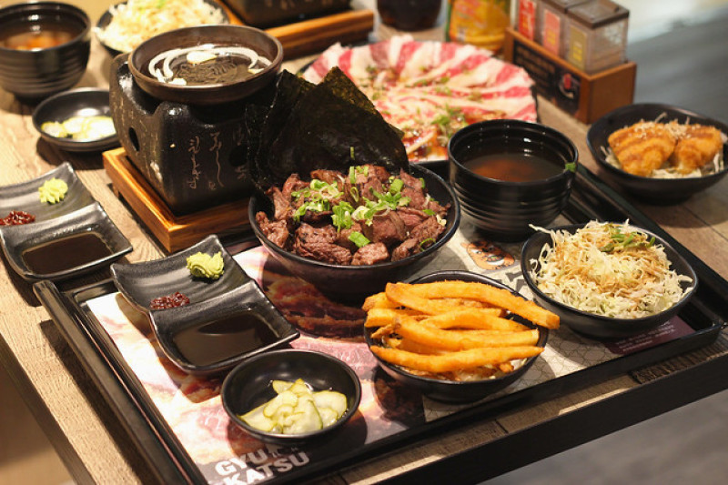 台北美食｜虎次郎日式炸牛排(新光三越台北站前店)-超夯日式炸牛排，人氣必點特級雪花牛燒肉定食