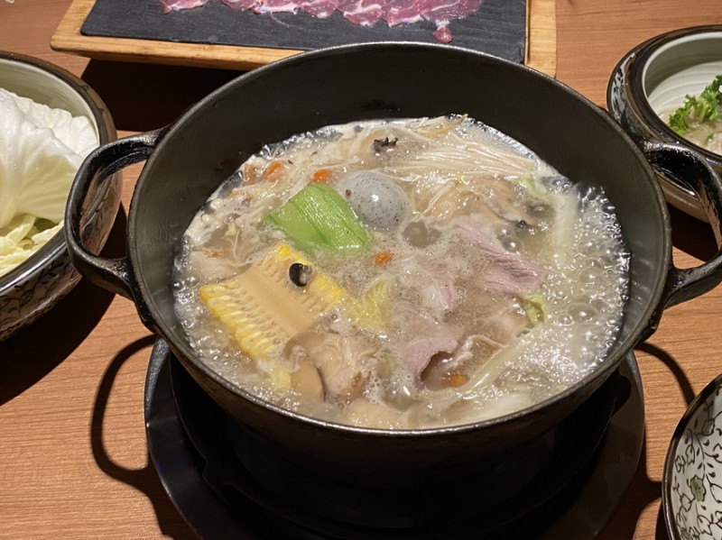 【台中 火鍋】湯棧，雞湯湯底真心讚，台式個人小火鍋標配全台語情歌整個氛圍更是讚~