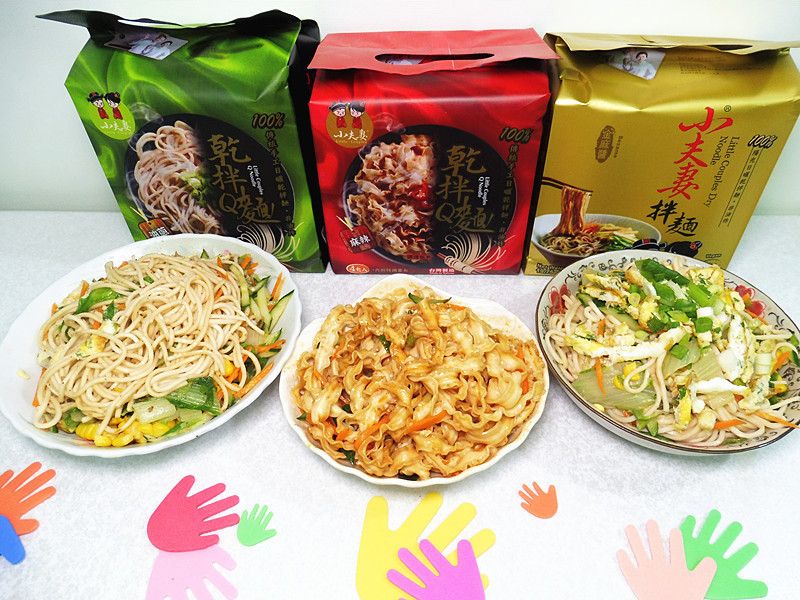 「百萬人氣團購美食」古早味乾拌麵【小夫妻拌麵】「麻辣」+「金麻醬」+「油蔥」，不同口味，搭配不同麵條，堅持日曬手工麵條，Q彈有勁，醬香入味，吃得到陽光的滿滿能量！