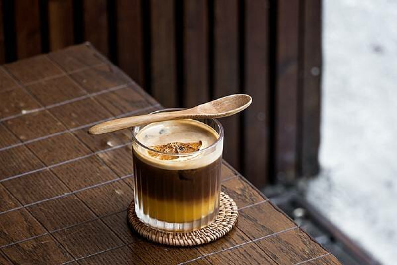 Coffury Studio no.71｜身處舊城台中。總會有幾個老派秘密基地｜台中咖啡廳甜點｜深夜咖啡館