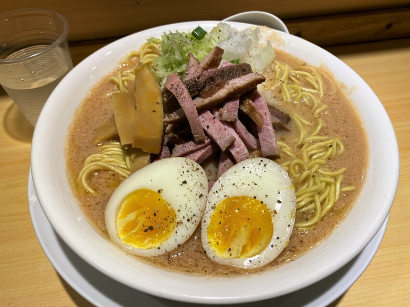 【台中 拉麵】東京醬油拉麵超極丸，男子漢口味超級神豬拉麵參上